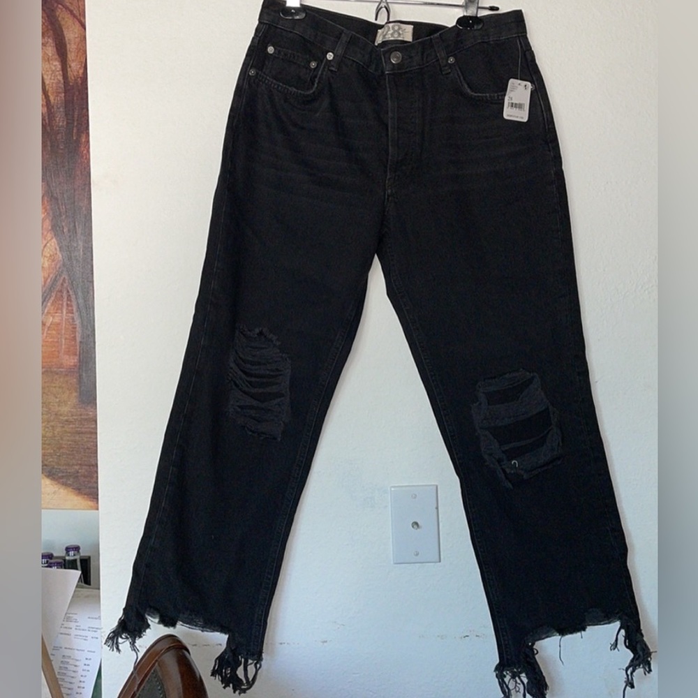 Nwt. Maggie Destroyed crop black jeans.